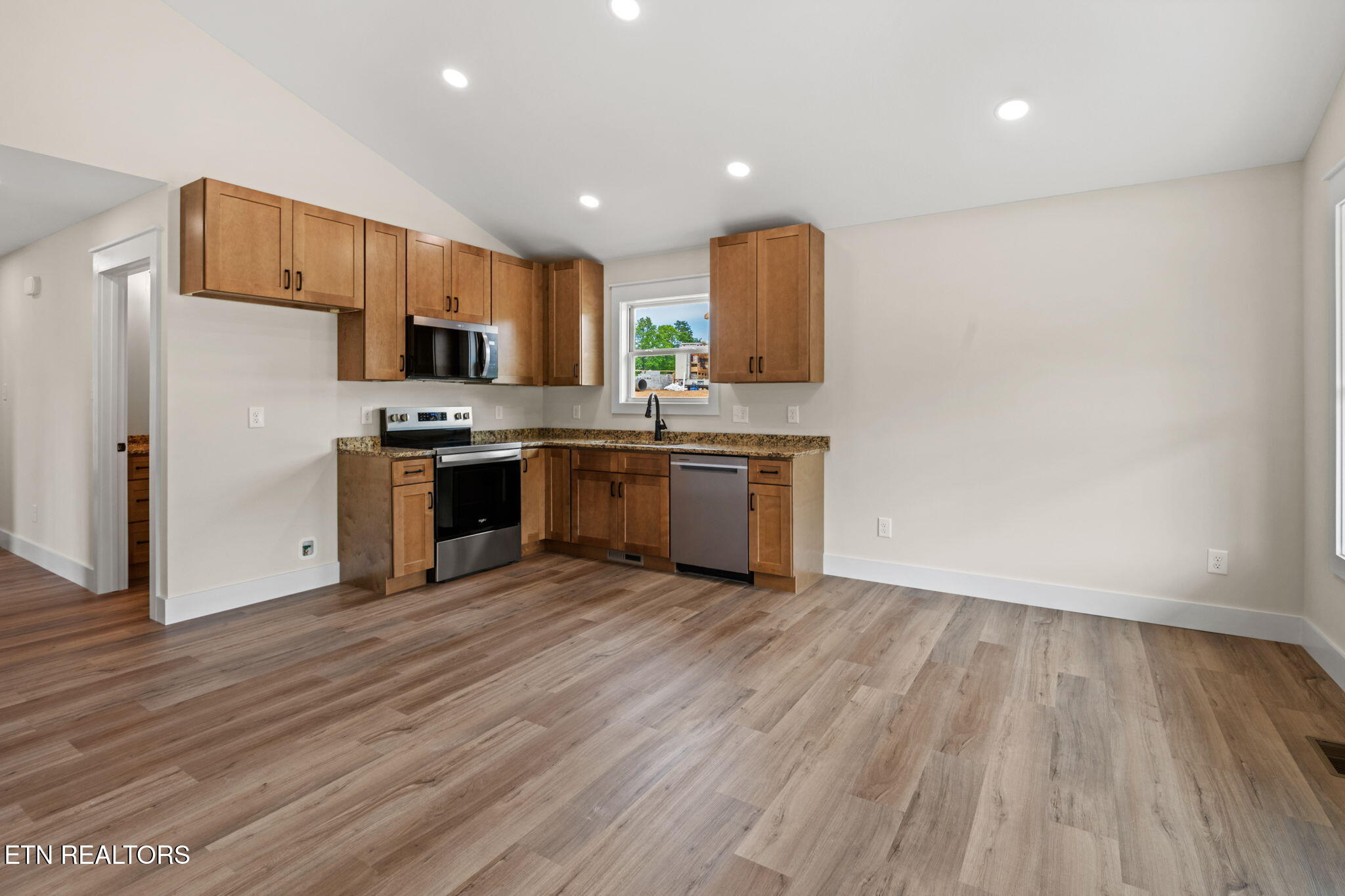 518 Blockhouse Valley Road Clinton, TN 37716 - Photo 6 of 16 16-web-or-mls-518 Blockhouse-5875