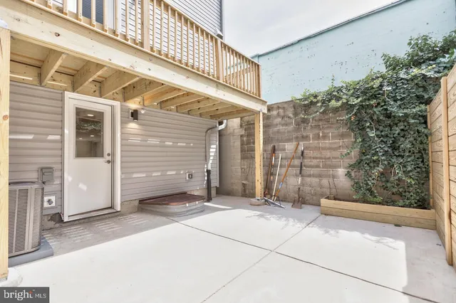 a view of a pathway along the building