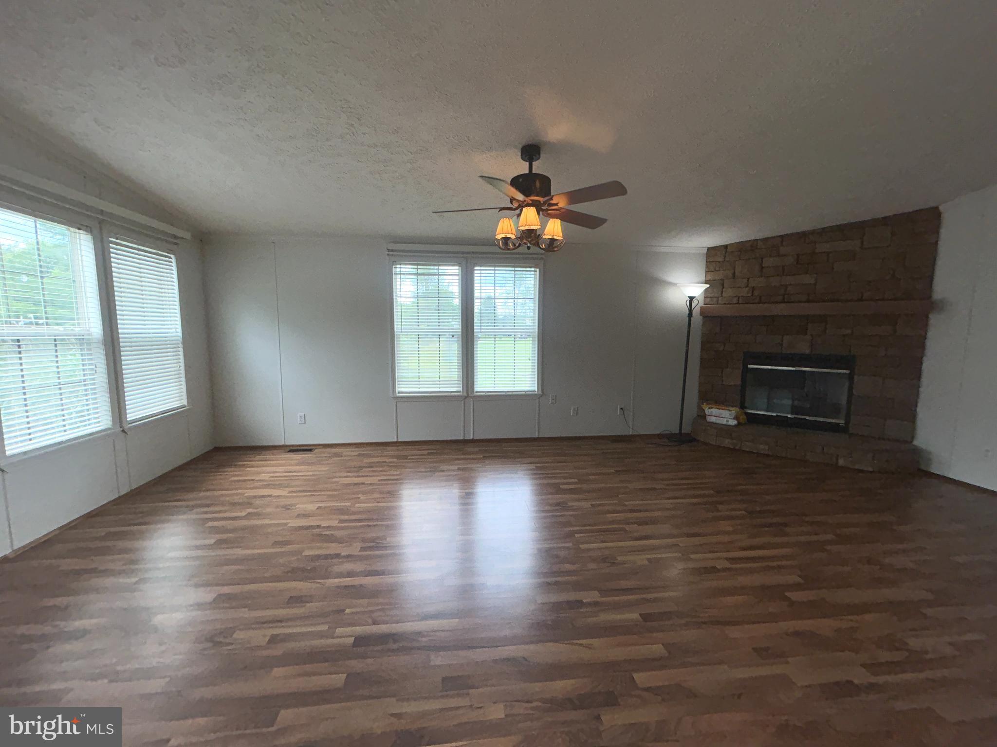 23221 Independence Road Unionville, VA 22567 - Photo 12 of 41 Living Room