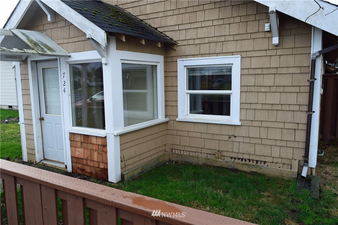 724 2nd Street Cosmopolis, WA 98537 - Photo 1 of 25 Gallery Image 1