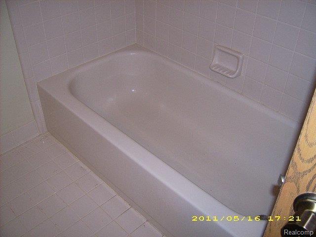 405 Meadow Bridge Drive Rochester, MI 48307 - Photo 11 of 18 DSCI3732 (2)