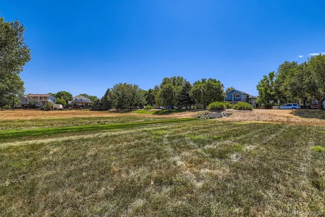 a picture of a wall with a white wall and a white wall