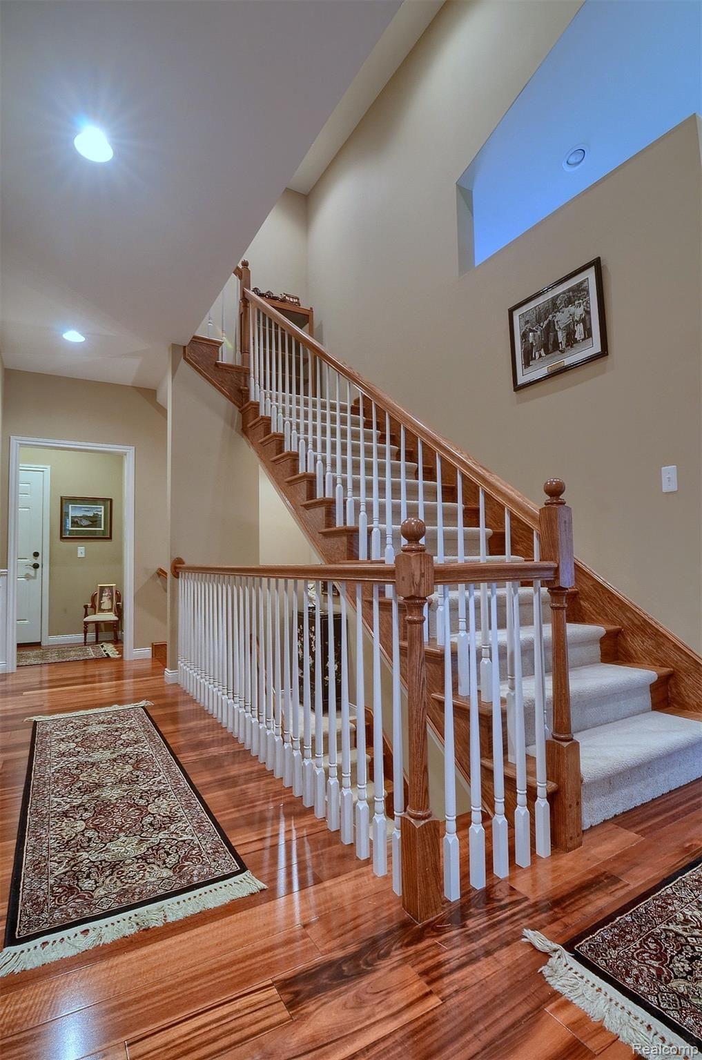 4644 Oakhurst Ridge Road Clarkston, MI 48348 - Photo 14 of 37 MOM 15 Staircase-l (1).jpg