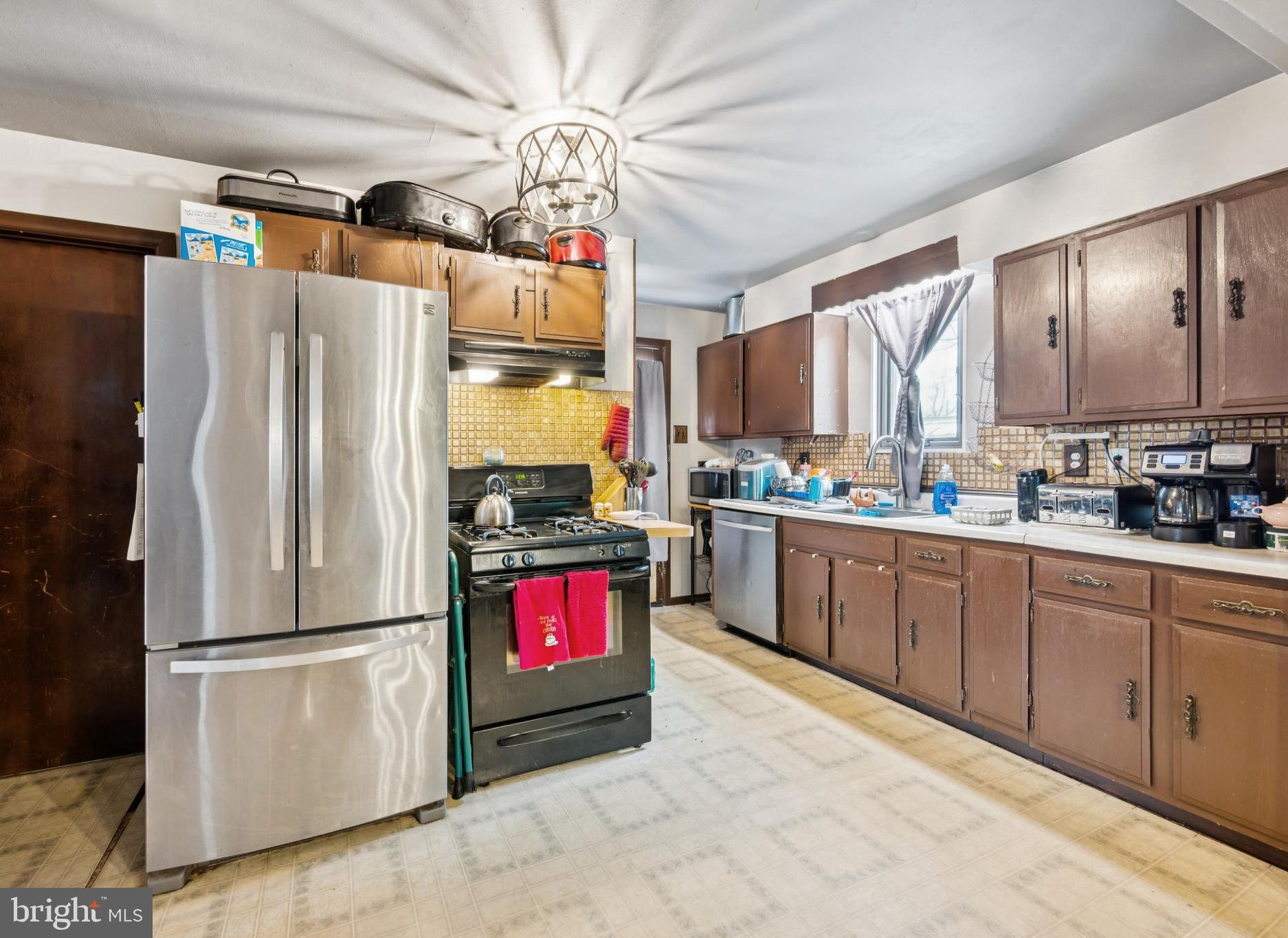 609 8th Avenue Lindenwold, NJ 08021 - Photo 12 of 25 a kitchen with refrigerator cabinets and window