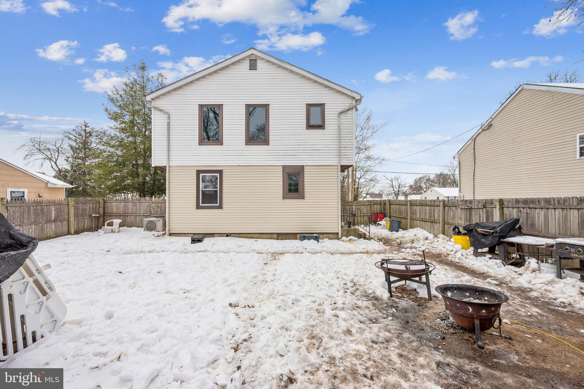 609 8th Avenue Lindenwold, NJ 08021 - Photo 25 of 25 a backyard of a house with table and chairs