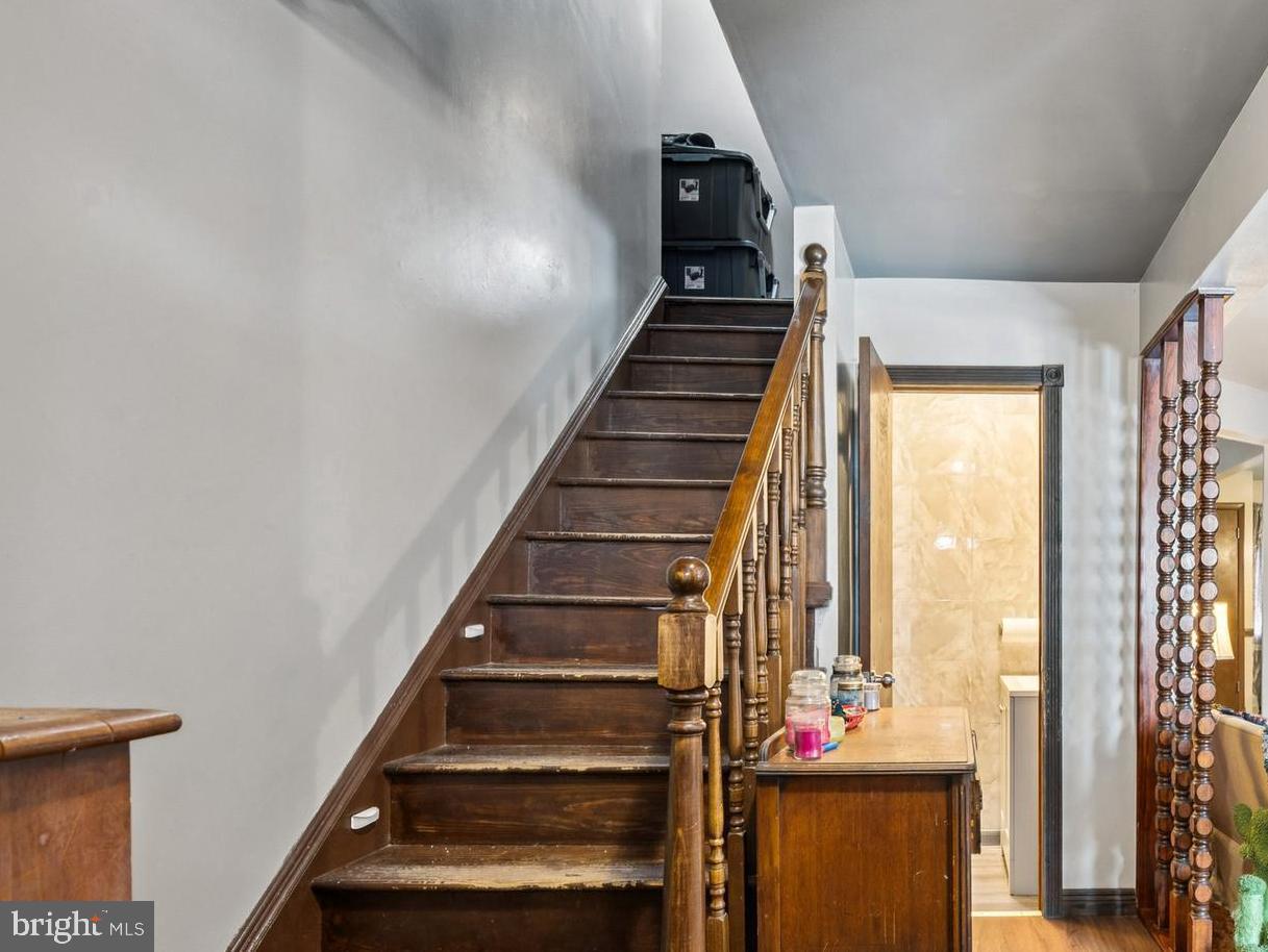 609 8th Avenue Lindenwold, NJ 08021 - Photo 4 of 25 a view of entryway
