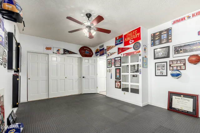 a view of an entryway with a workspace