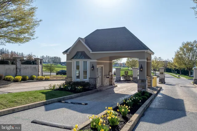 $309,900 | 1272 Elderslie Lane, Unit 92, York, PA 17403