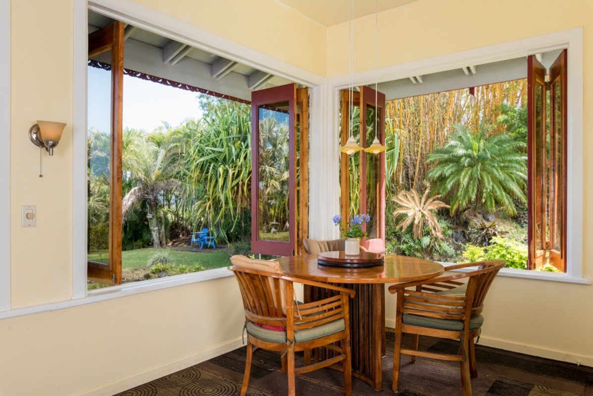 44-2325 Middle Road Honokaa, HI 96727 - Photo 11 of 28 a dining room with furniture and window