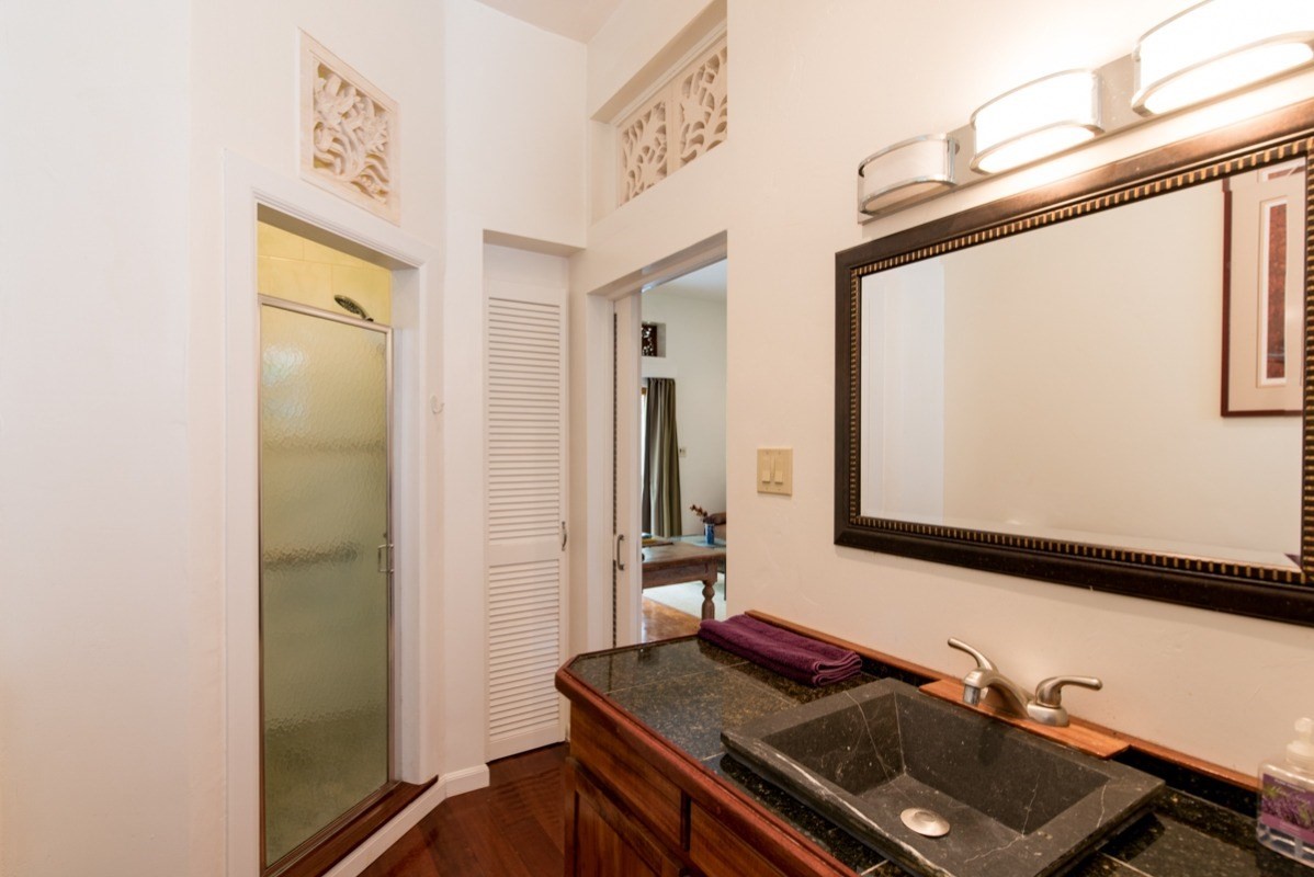 44-2325 Middle Road Honokaa, HI 96727 - Photo 20 of 28 a bathroom with a sink and a mirror