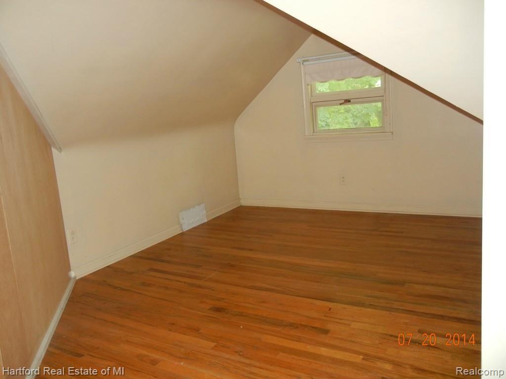 26120 Springland Street Farmington, MI 48334 - Photo 22 of 28 Other part of bedroom 3