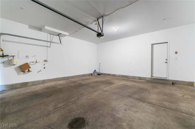 $2,250 | 25 Alamere Falls Drive, Las Vegas, NV 89138