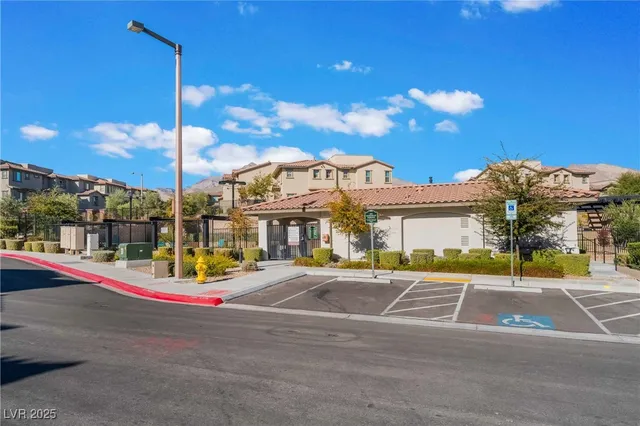 $2,250 | 25 Alamere Falls Drive, Las Vegas, NV 89138