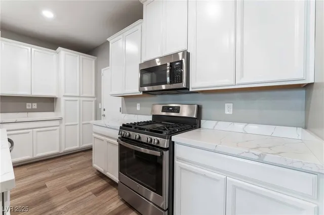 $2,250 | 25 Alamere Falls Drive, Las Vegas, NV 89138