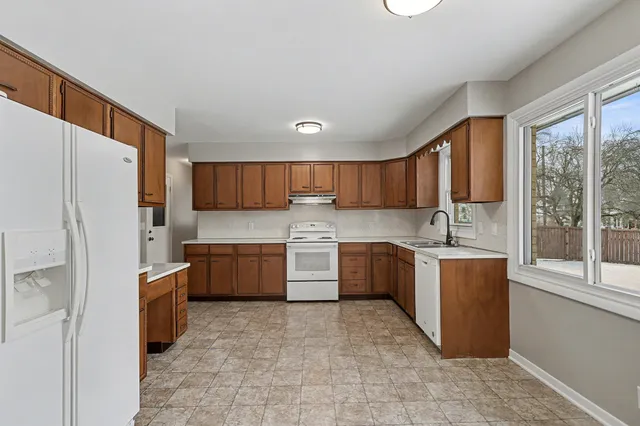 $249,914 | 305 East 3rd Street, Lawton, MI 49065