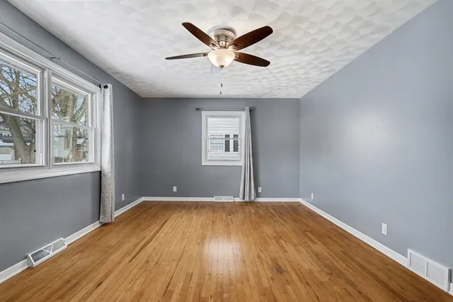 $249,914 | 305 East 3rd Street, Lawton, MI 49065