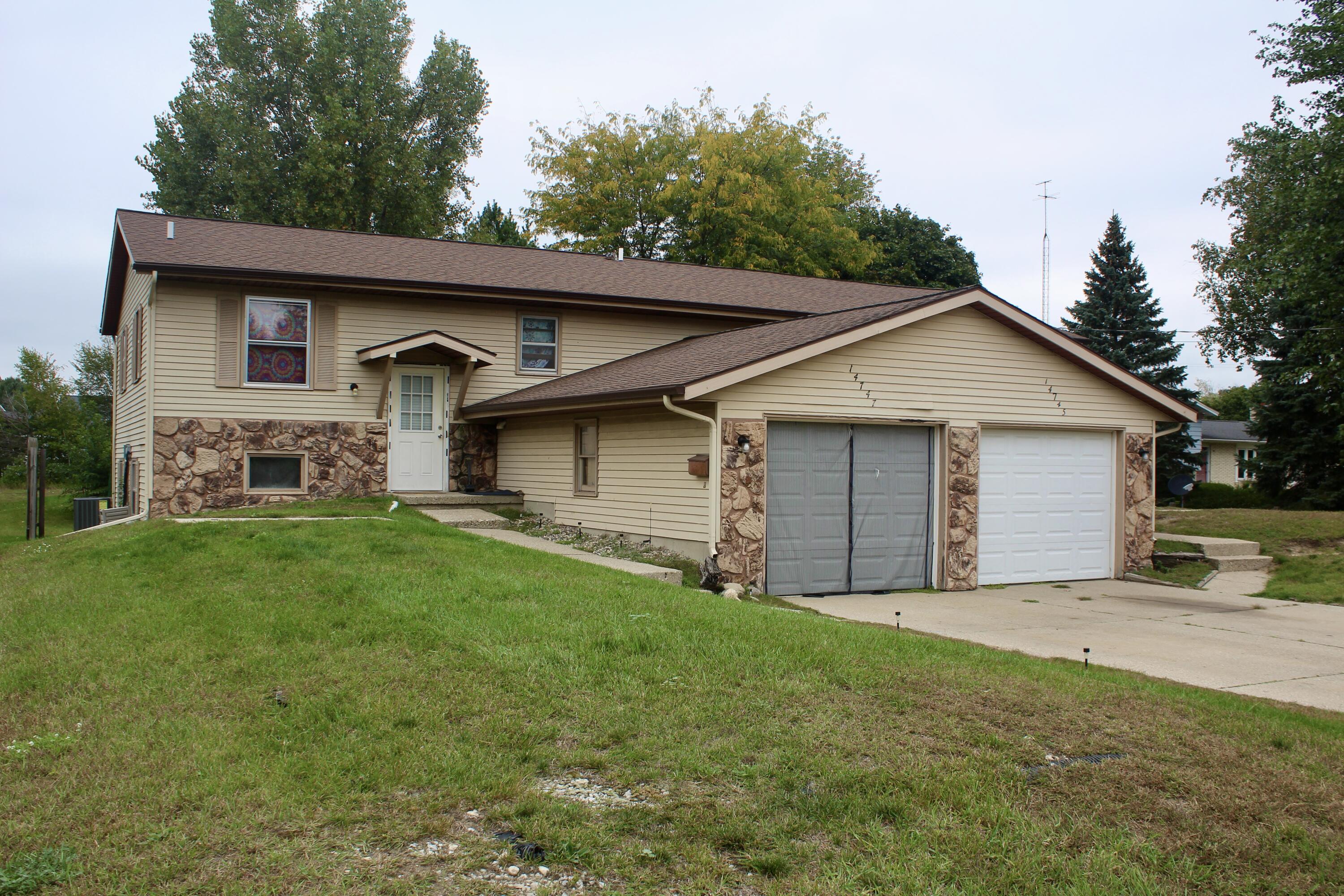 14745 Riley Street Holland, MI 49424 - Photo 3 of 23 14747 Occupied