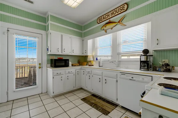 $1,669,000 | 566 Yucca Avenue, Murrells Inlet, SC 29576