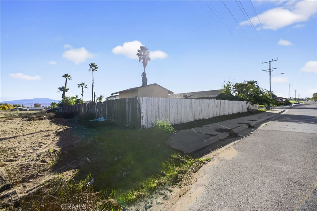 498 Serrana Road Perris, CA 92570 - Photo 7 of 8 a view of a backyard