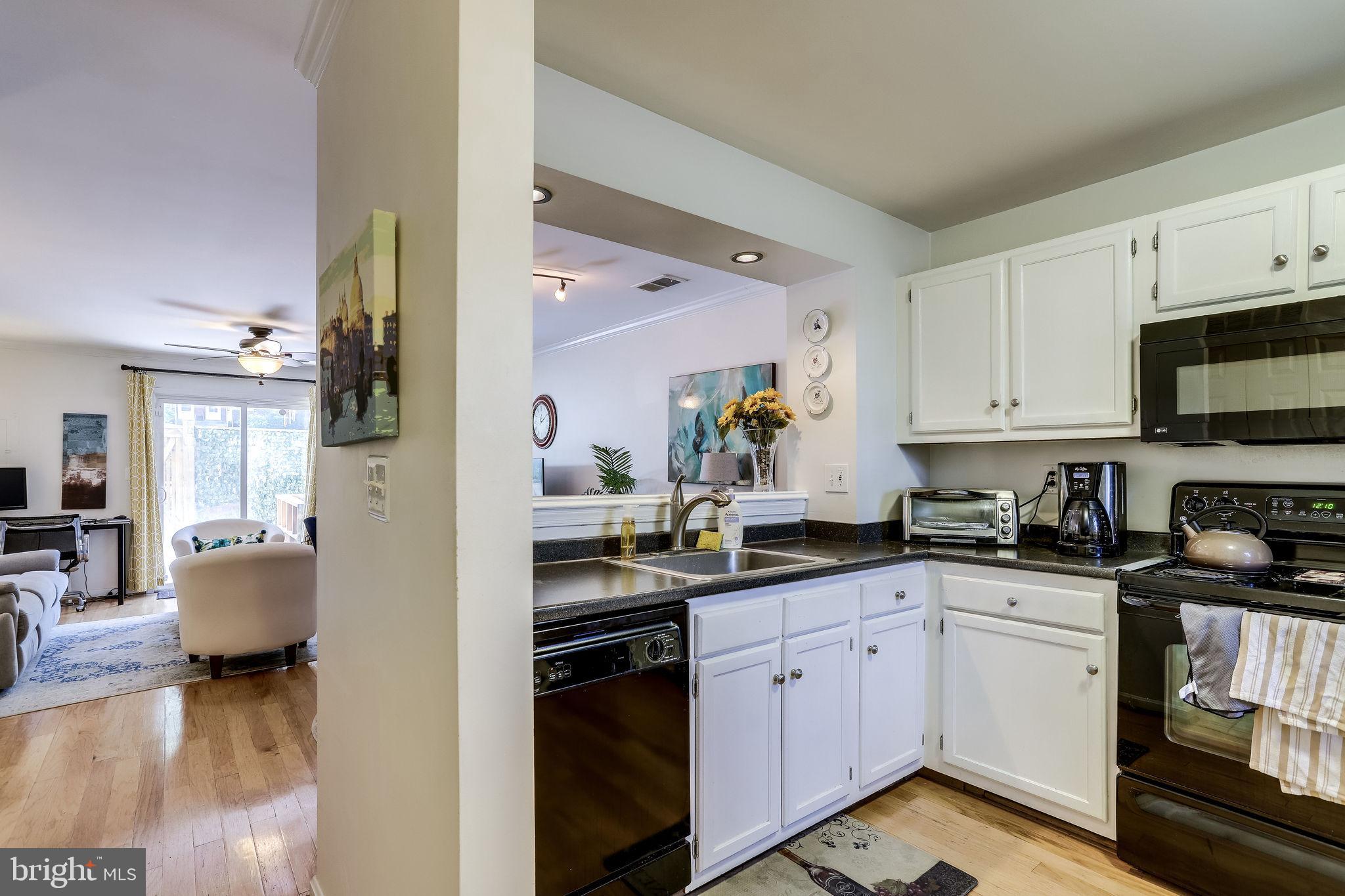 3810 9th Road South Arlington, VA 22204 - Photo 5 of 35 Living Room/Kitchen
