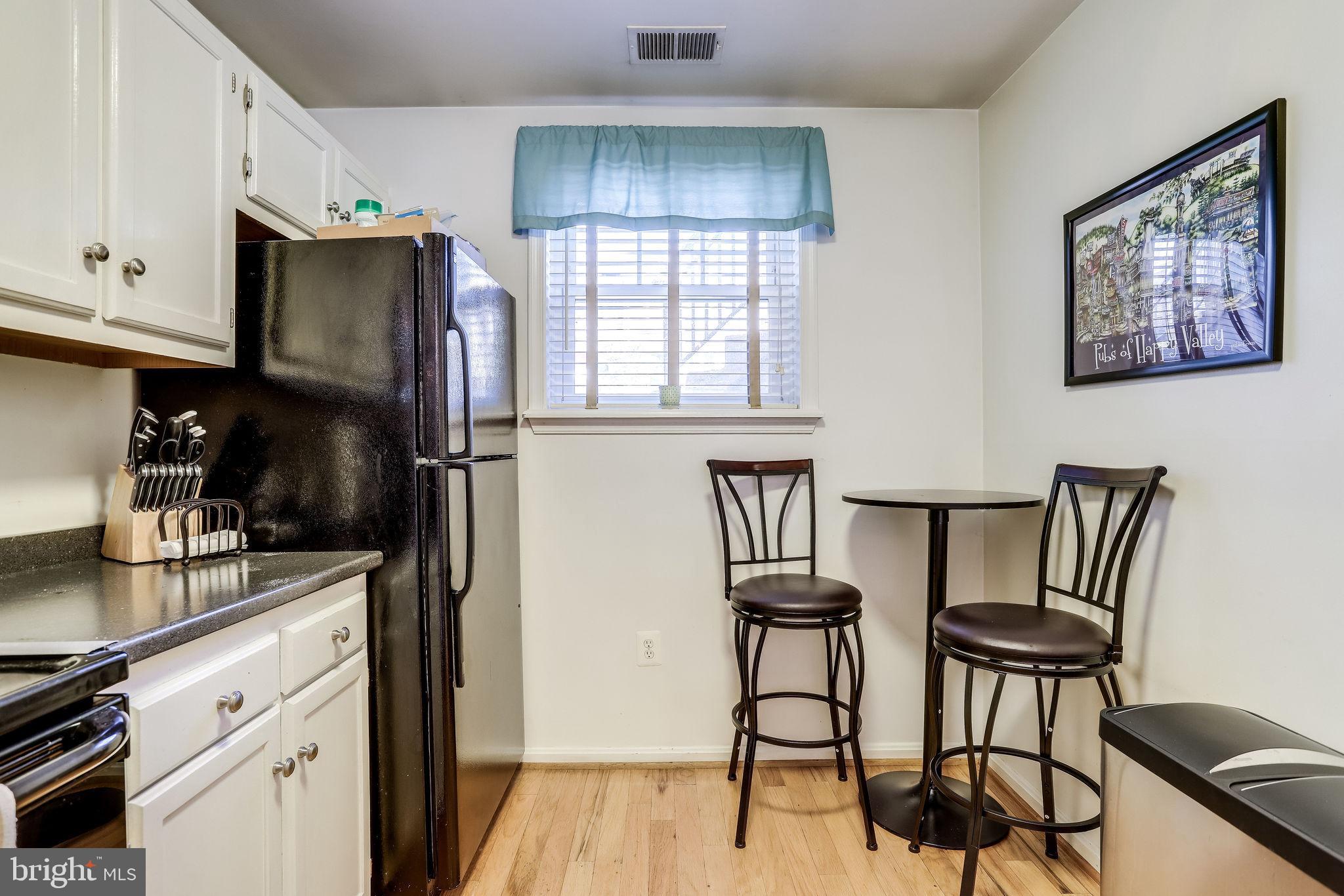 3810 9th Road South Arlington, VA 22204 - Photo 9 of 35 Small Eat-In Space