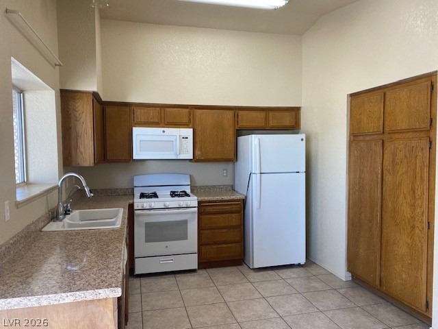 1772 Esteban Avenue Laughlin, NV 89029 - Photo 10 of 28 KITCHEN PANTRY