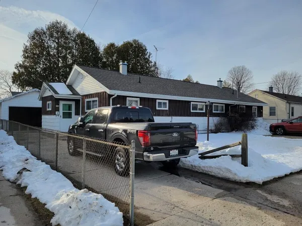 $194,900 | 954 South 36th Street, Manitowoc, WI 54220