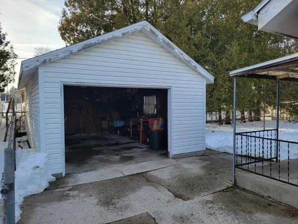 $194,900 | 954 South 36th Street, Manitowoc, WI 54220