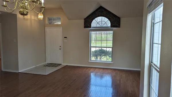 $3,095 | 1115 Cambridge Drive, Carrollton, TX 75007