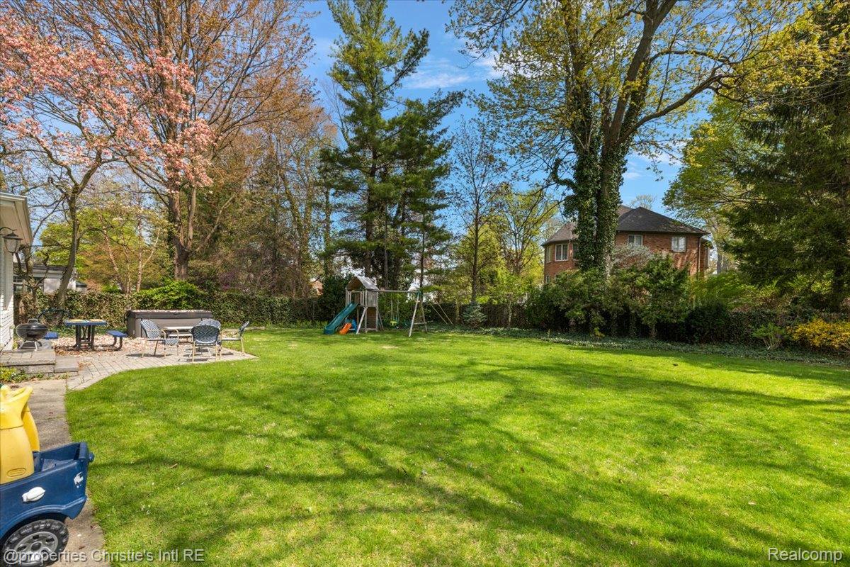 234 Lincoln Road Grosse Pointe, MI 48230 - Photo 40 of 44 011-234 Lincoln-11.jpg