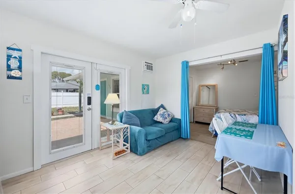 $2,350 | 723 South Brink Avenue, Sarasota, FL 34237