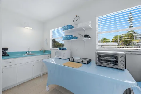$2,350 | 723 South Brink Avenue, Sarasota, FL 34237