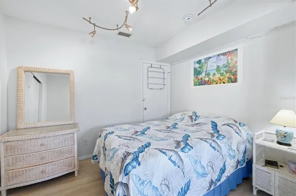 $2,350 | 723 South Brink Avenue, Sarasota, FL 34237