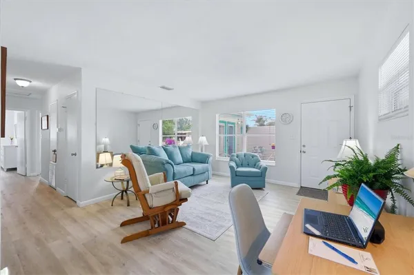 $2,350 | 723 South Brink Avenue, Sarasota, FL 34237