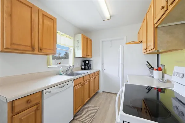 $2,350 | 723 South Brink Avenue, Sarasota, FL 34237