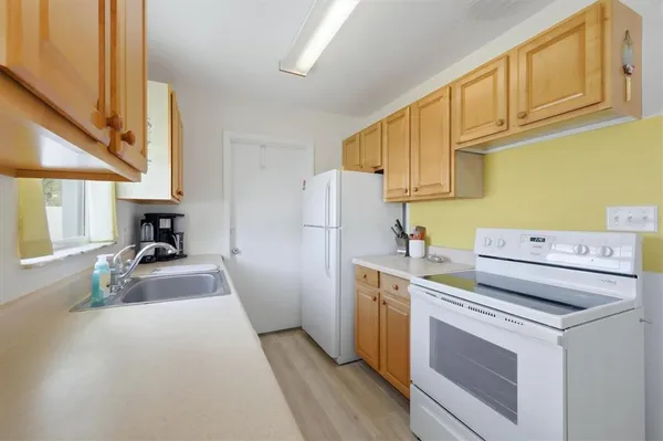 $2,350 | 723 South Brink Avenue, Sarasota, FL 34237