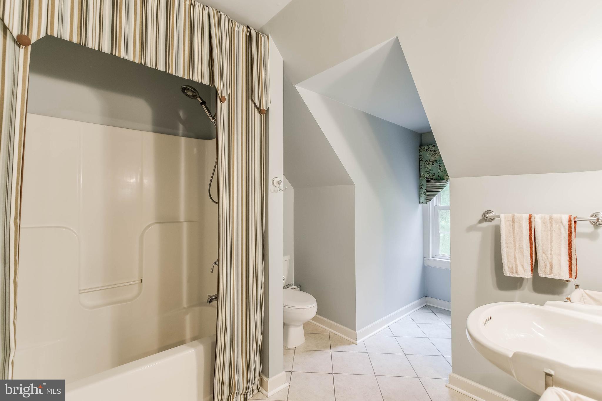 8240 Edgewood Church Road Frederick, MD 21702 - Photo 22 of 44 Custom Full Bathroom of Bedroom 2