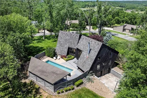 $925,000 | 20413 Crickett Lane, Lenexa, KS 66220