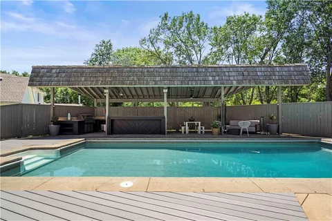 $925,000 | 20413 Crickett Lane, Lenexa, KS 66220