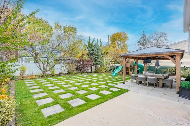 $1,548,888 | 8 Willow Road, New Hyde Park, NY 11040