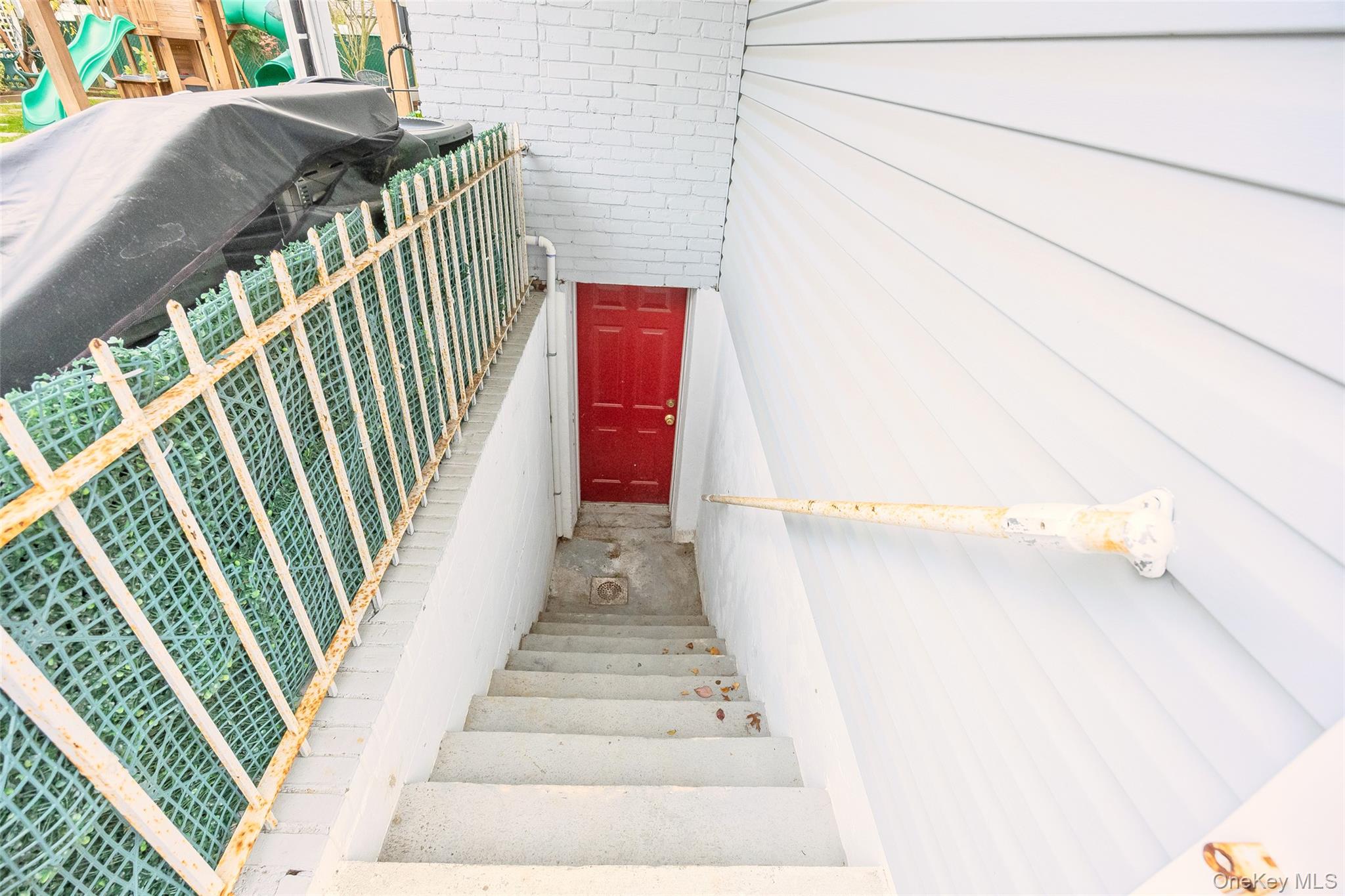 8 Willow Road New Hyde Park, NY 11040 - Photo 29 of 34