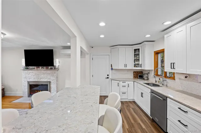 $1,548,888 | 8 Willow Road, New Hyde Park, NY 11040