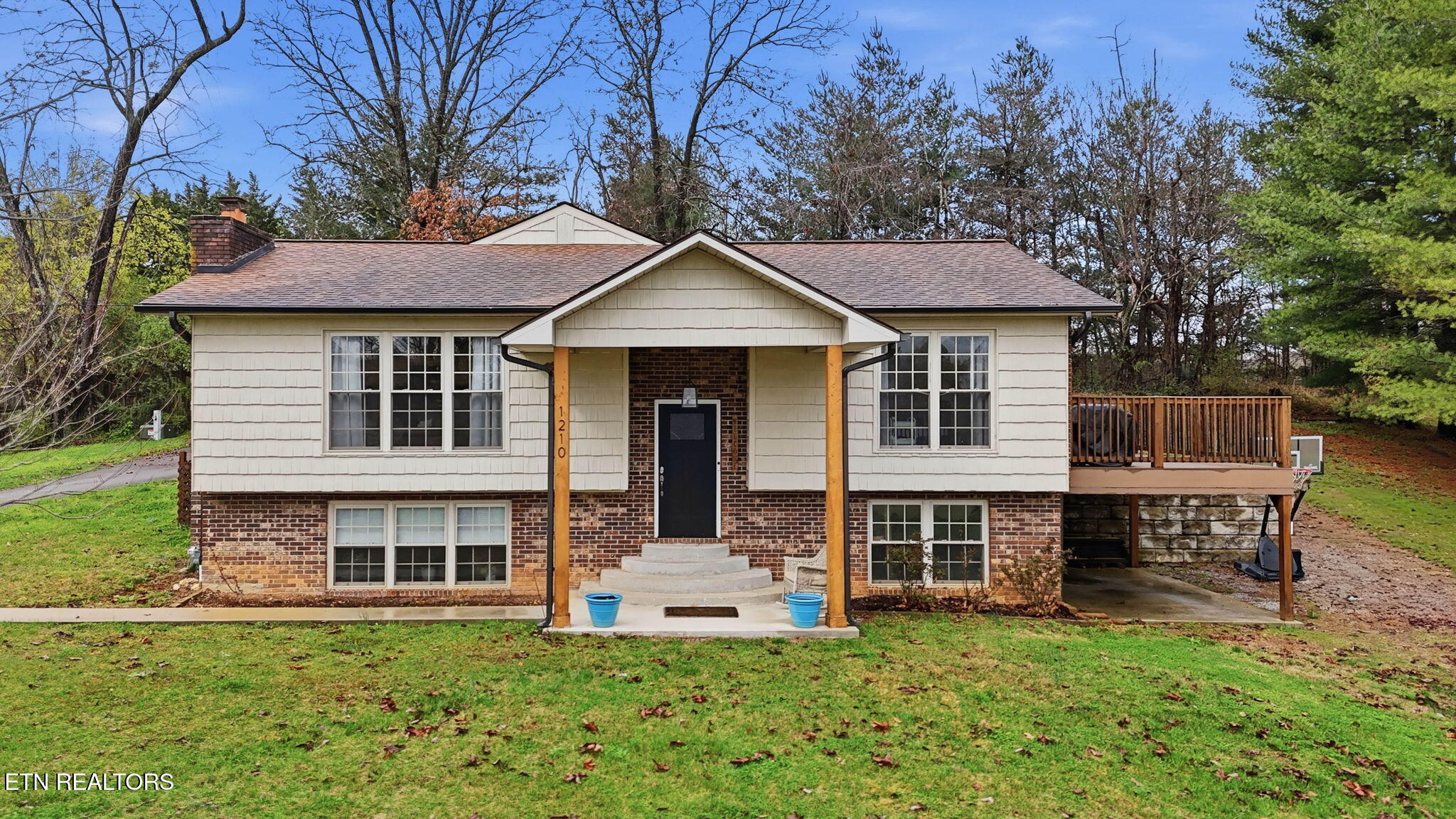 1210 Rowe Street New Tazewell, TN 37825 - Photo 1 of 42 front