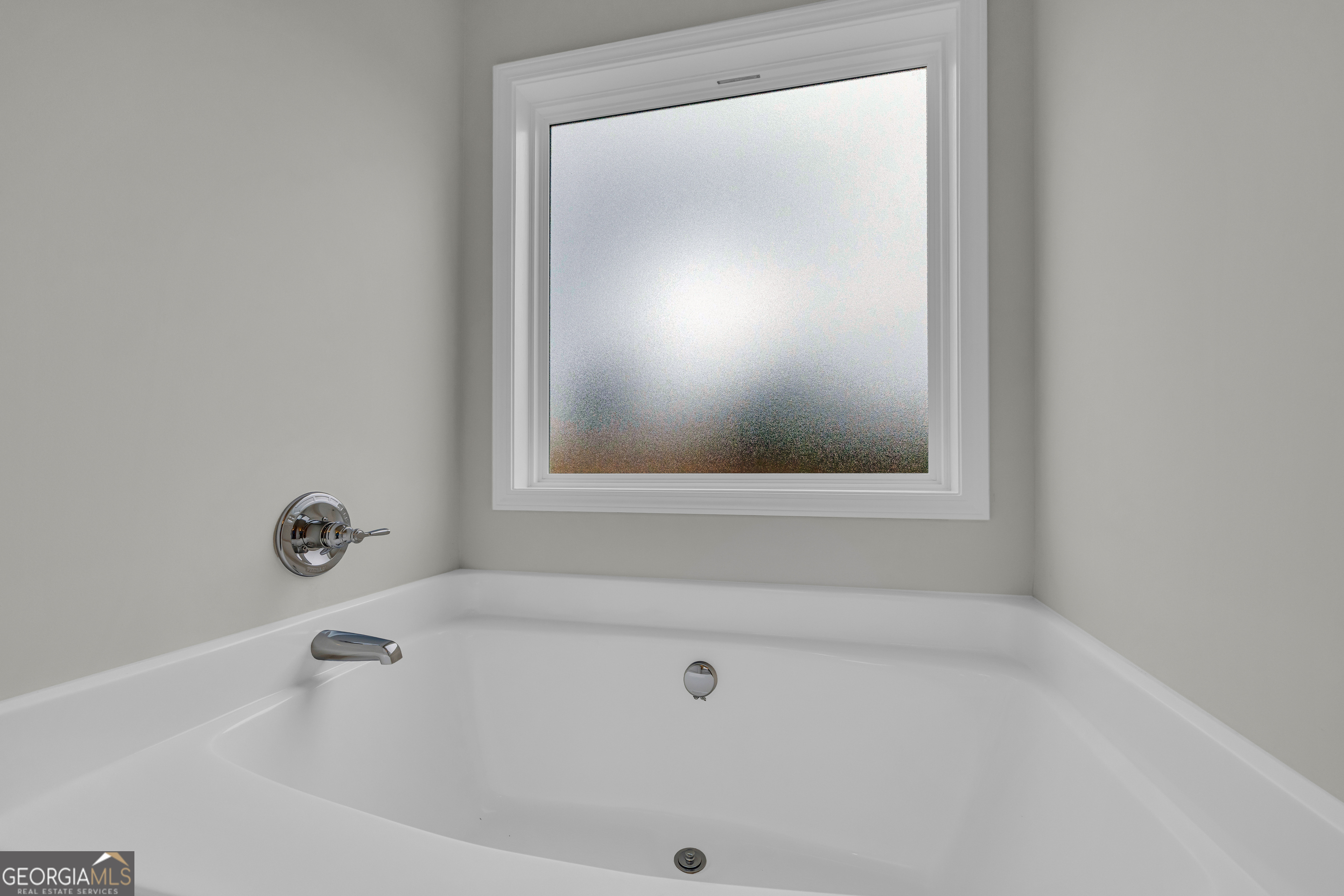 86 Sewell Road Lavonia, GA 30553 - Photo 48 of 67 a bathroom with a bathtub and a window