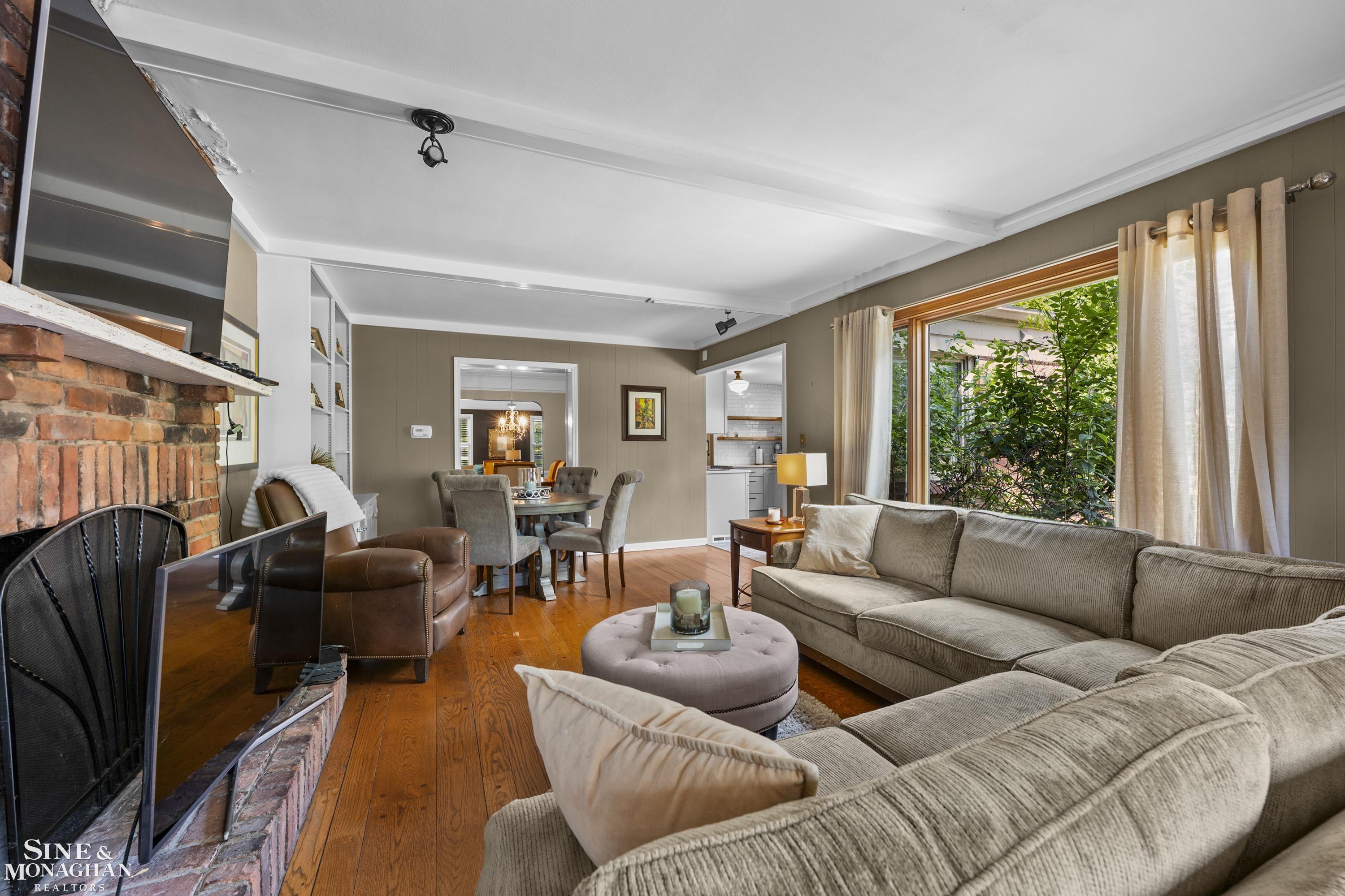 433 Maison Road Grosse Pointe, MI 48236 - Photo 11 of 38 50213206-90a16b14-587e-489b-8908-b47df0e6dbf3.JPG
