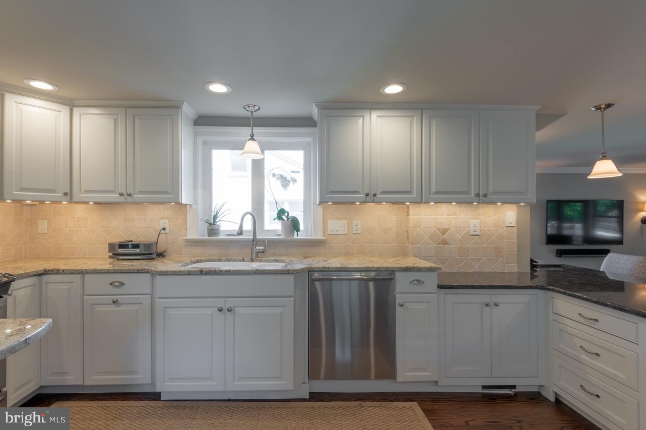 209 Bella Vista Road Devon, PA 19333 - Photo 9 of 25 Kitchen