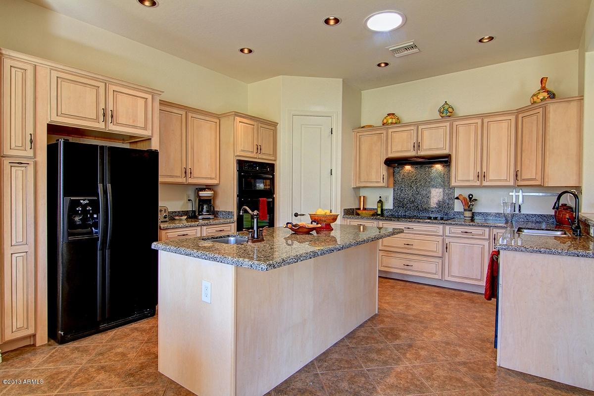 209 East Summerside Road Phoenix, AZ 85042 - Photo 11 of 31 Kitchen_6556