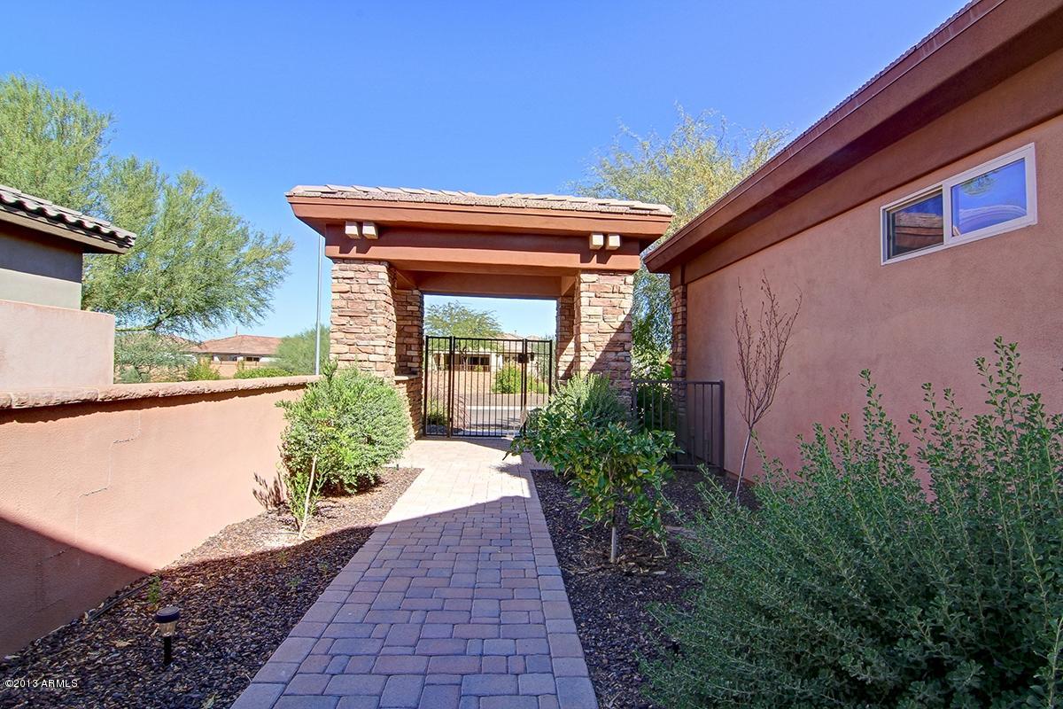 EntryWalkway_6953