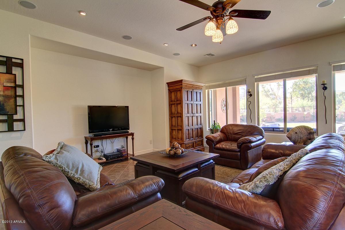 209 East Summerside Road Phoenix, AZ 85042 - Photo 8 of 31 LivingRm_6886
