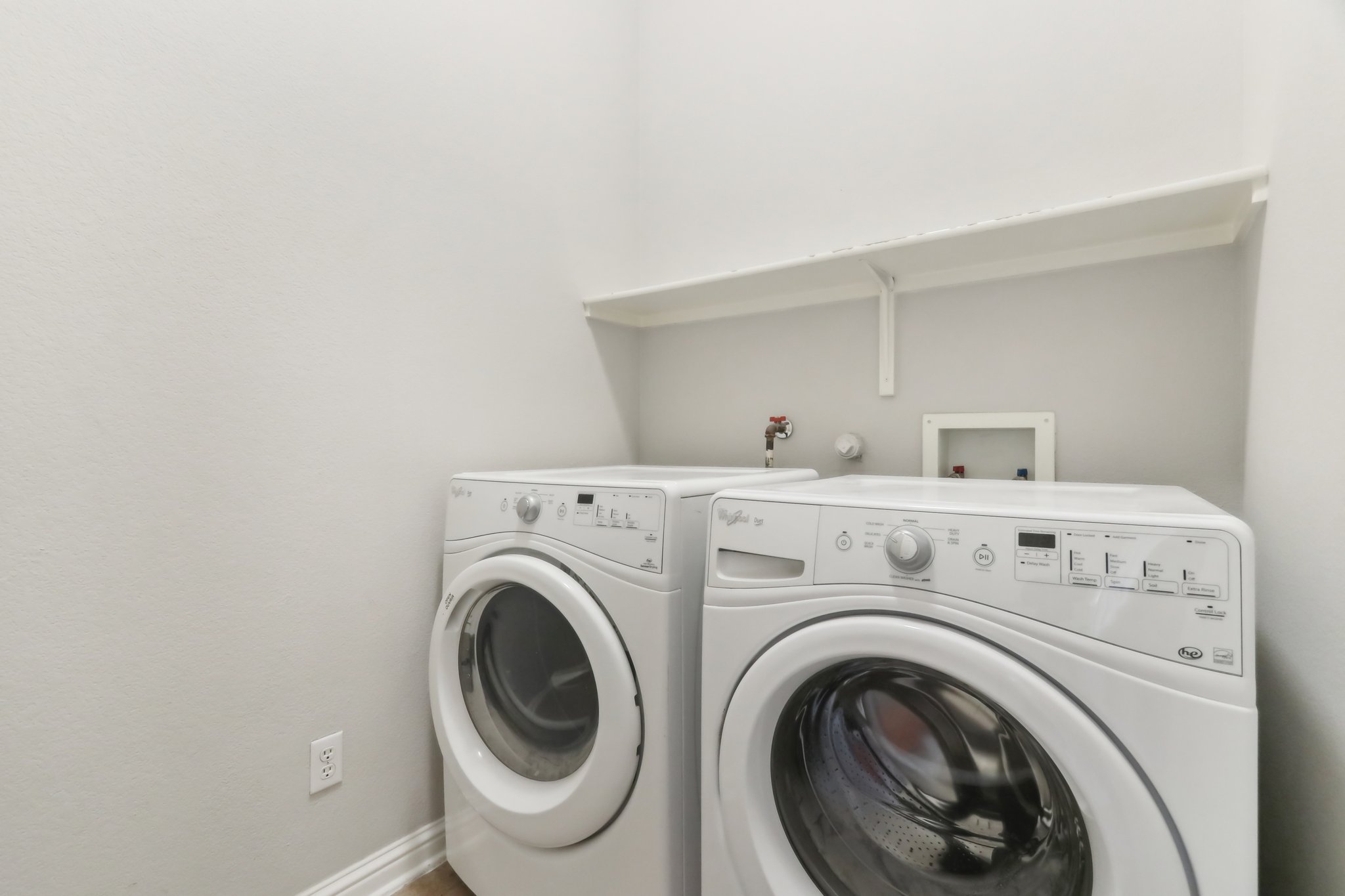 10108 Channel Island Drive Austin, TX 78747 - Photo 19 of 36 Laundry area with baseboards and washer and clothes dryer